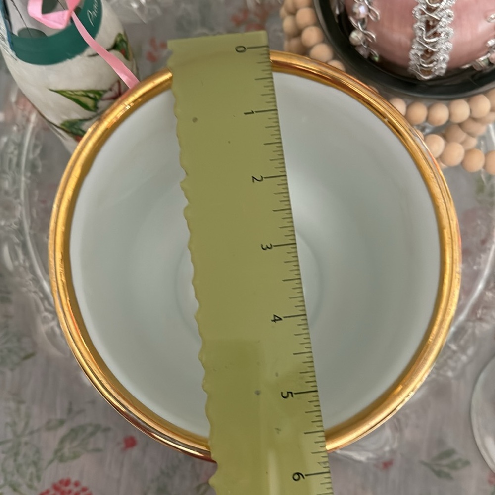 EUC White ceramic planter with gold trim - Picture 5 of 6